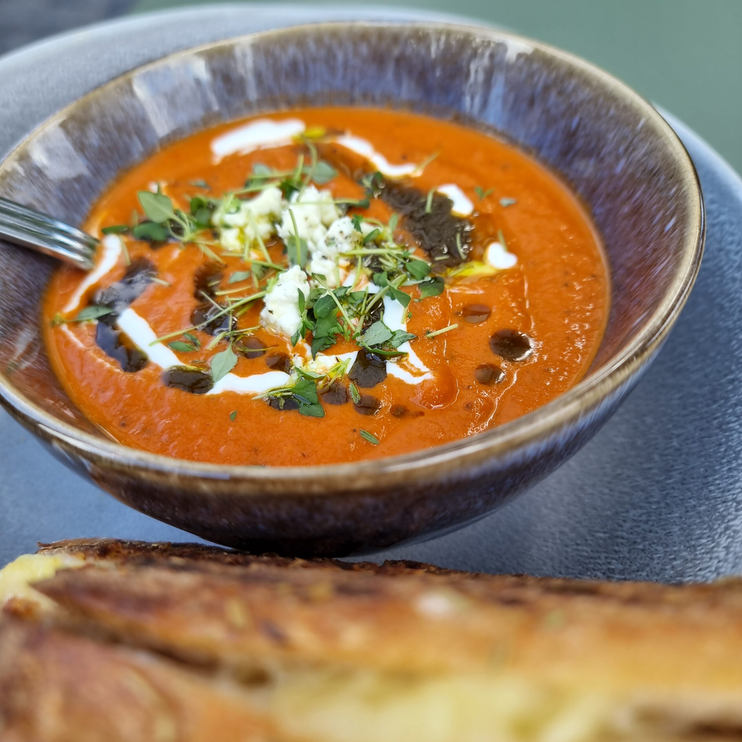 Stalledrängs tomatsoppa och mejerskans chèvre toast